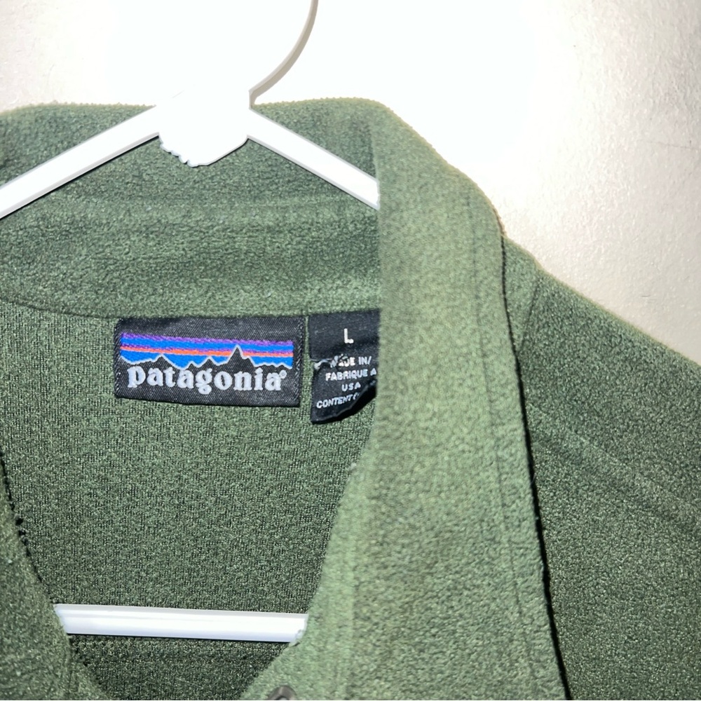 Patagonia Men’s Olive Green Fleece Button Down Shirt - Picture 2 of 3